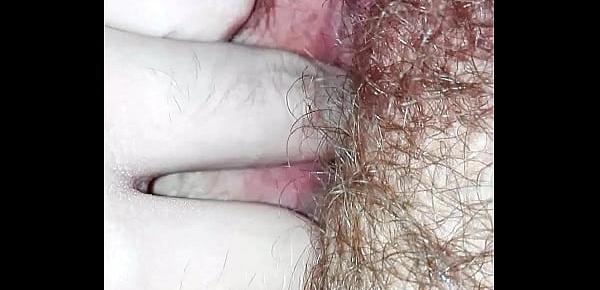  Acariciando vagina peluda